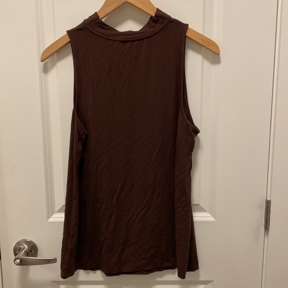 Cowl-neck sleeveless RW&Co top - Picture 4 of 9